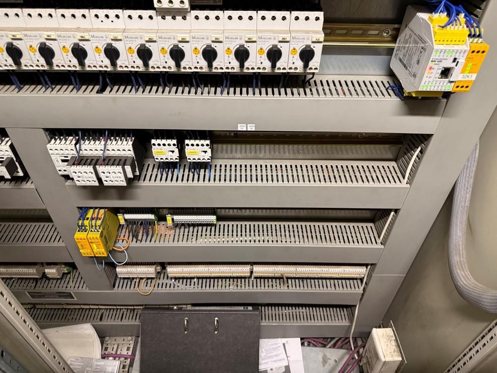 Control cabinet
