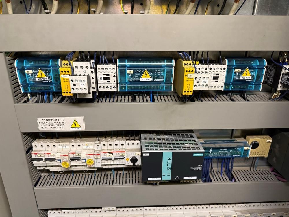 Control cabinet