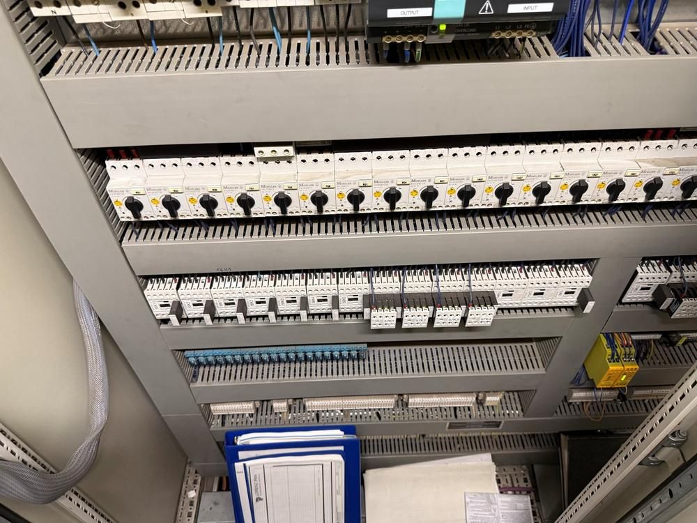 Control cabinet