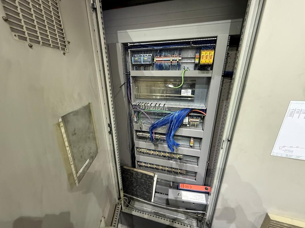Control cabinet