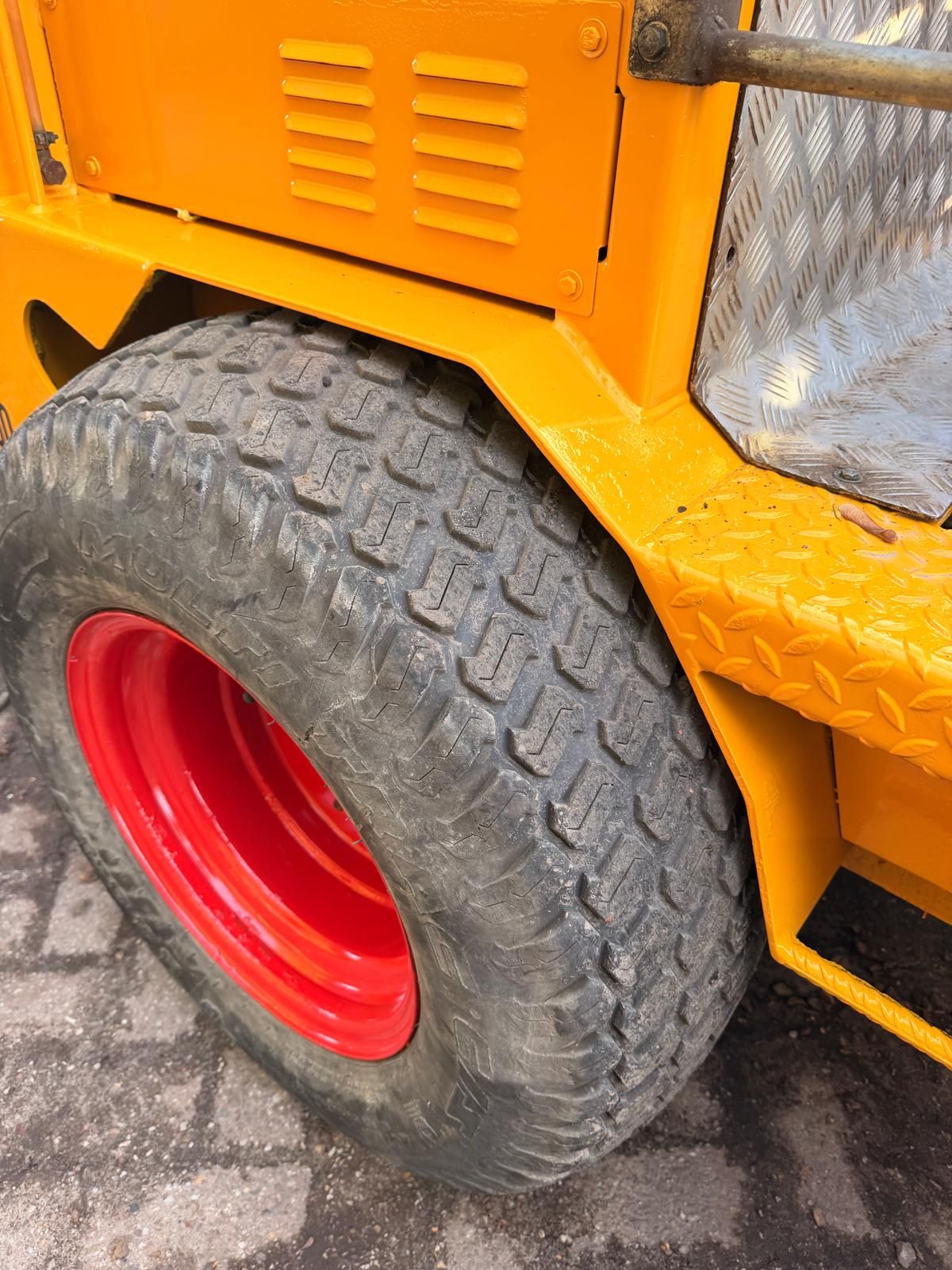 Knikmops 130 kubota minishovel yanmar minigraver bobcat