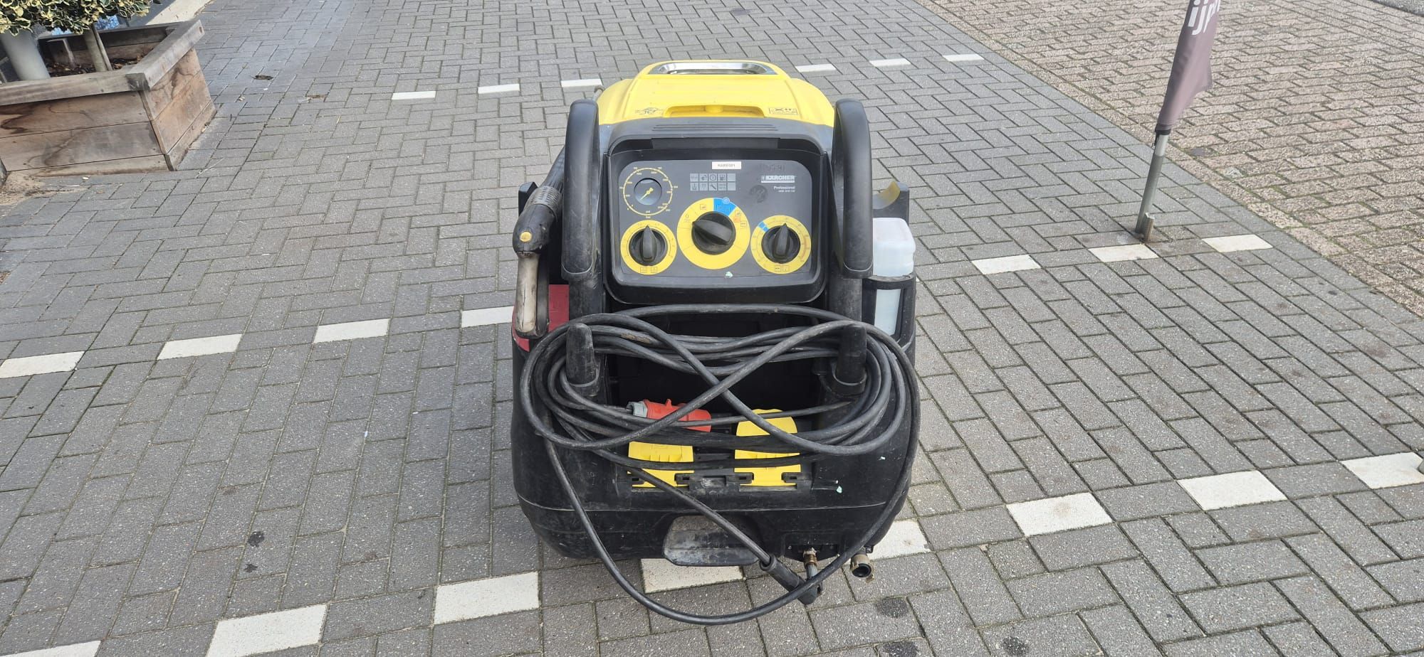 Kärcher warm-water hogedrukreiniger in zeer goede staat!