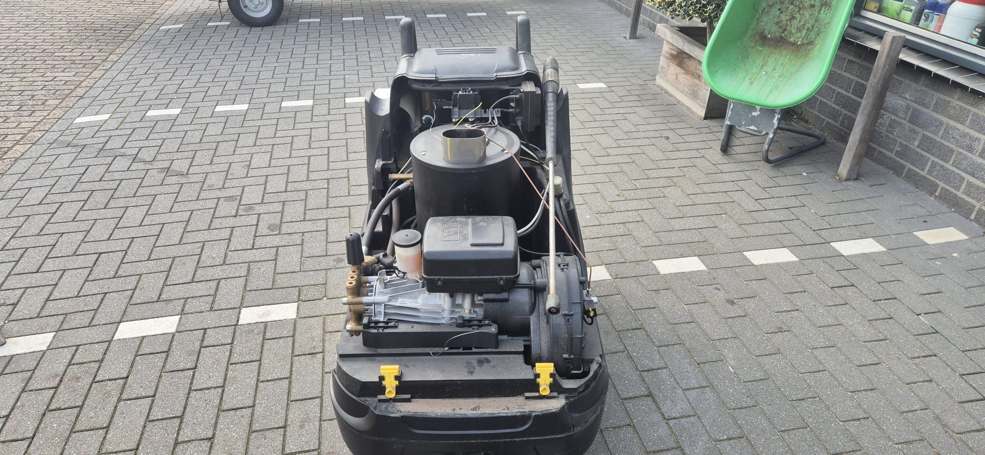 Kärcher warm-water hogedrukreiniger in zeer goede staat!