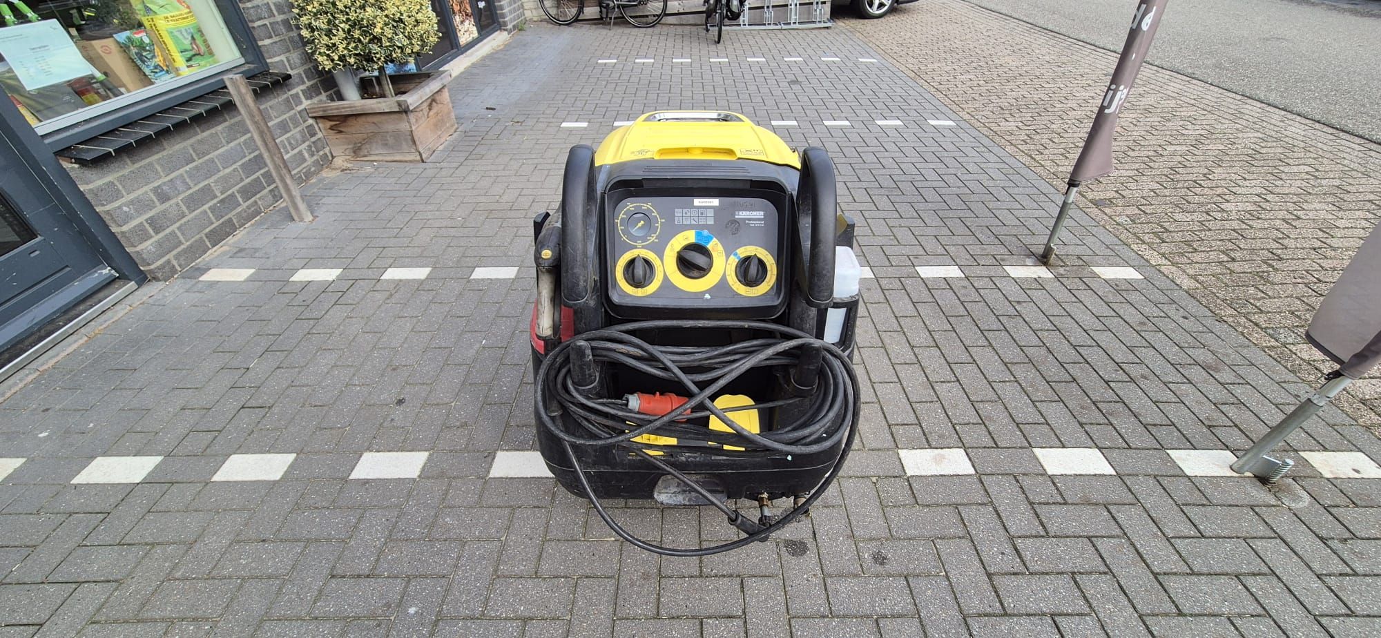 Kärcher warm-water hogedrukreiniger in zeer goede staat!