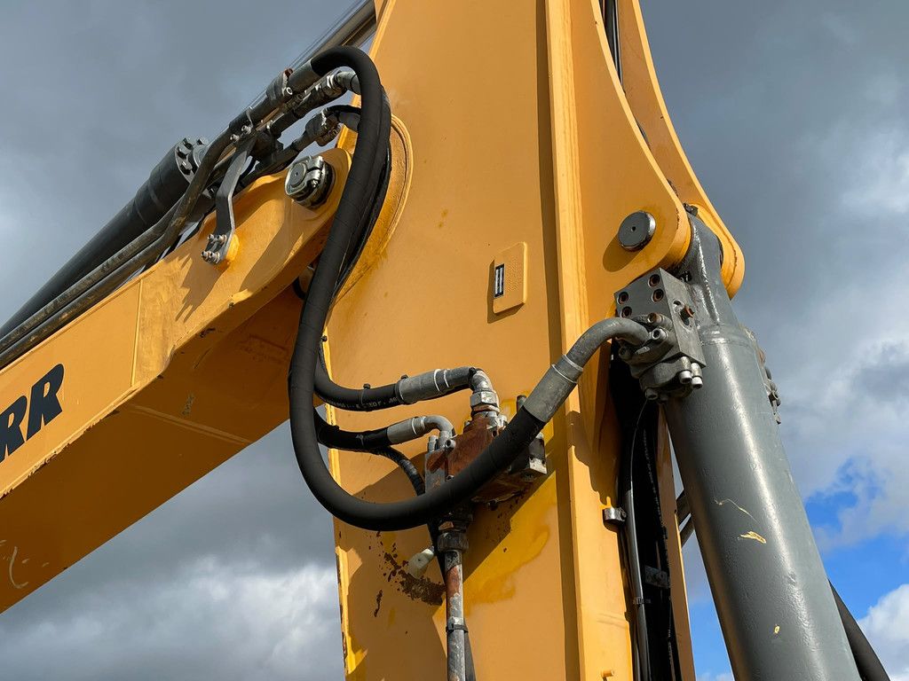 Liebherr R936NLC