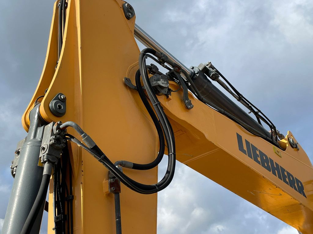 Liebherr R936NLC