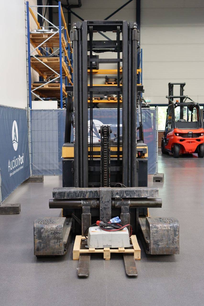 Atlet UFS250 Electric Reach Truck 2500kg 6.35m 2010