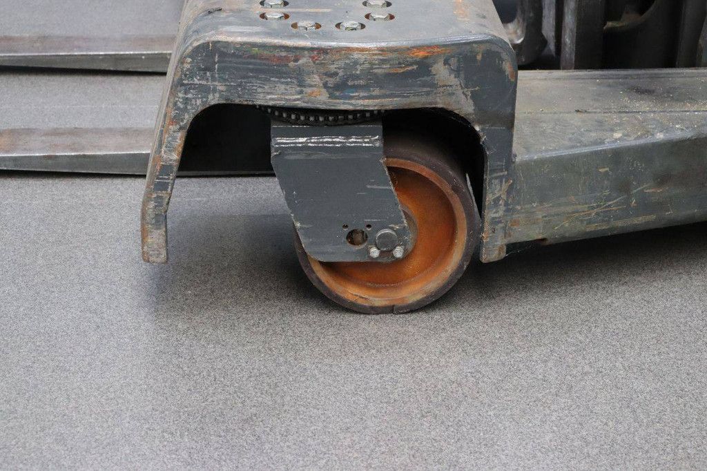 Atlet UFS250 Electric Reach Truck 2500kg 6.35m 2010
