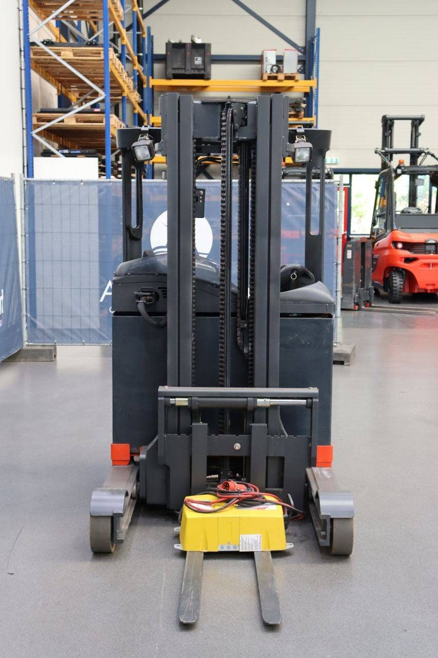 Linde R14 Electric Reach Truck 1400kg 5.09m 2005
