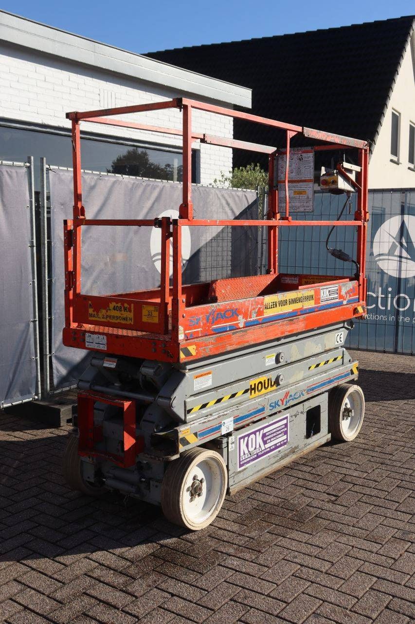 SkyJack SJ3220M Electric Scissor Lift 8.1m 2003