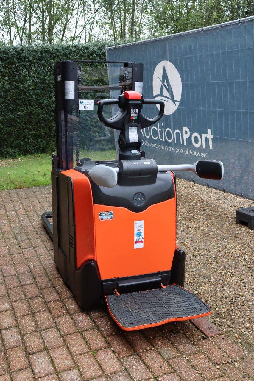 Toyota SPE200DN Electric Stacker 2000kg 2.1m 2018