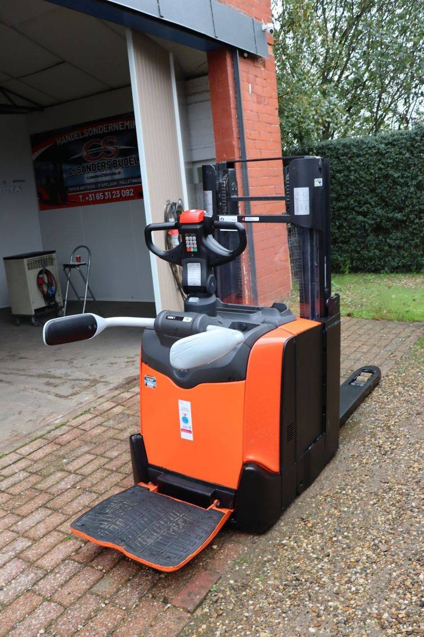 Toyota SPE200DN Electric Stacker 2000kg 2.1m 2018