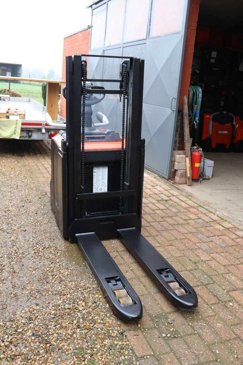 Toyota SPE200DN Electric Stacker 2000kg 2.1m 2018