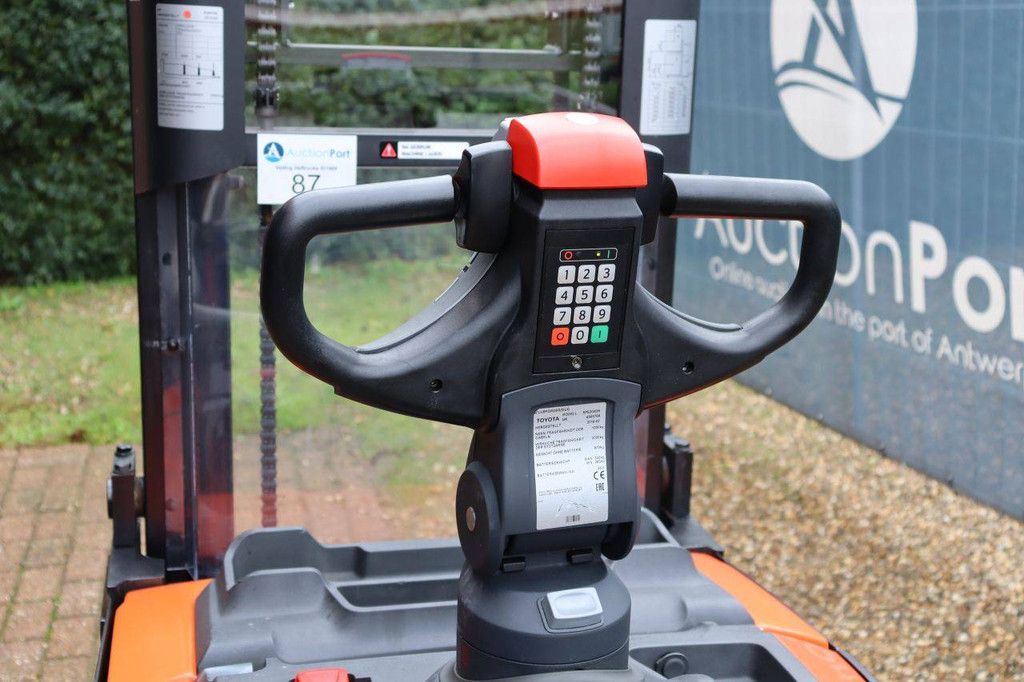Toyota SPE200DN Electric Stacker 2000kg 2.1m 2018