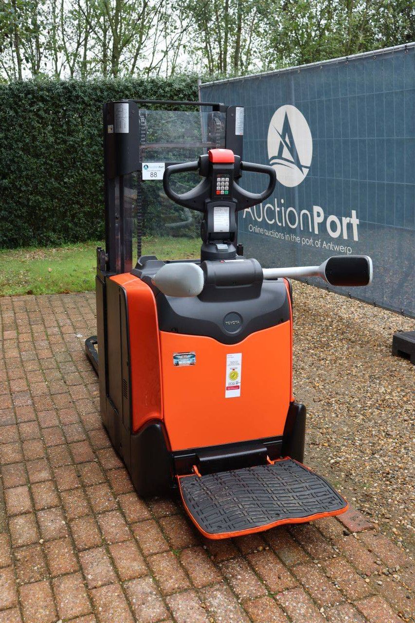 Toyota SPE200DN Electric Stacker 2000kg 2.1m 2020