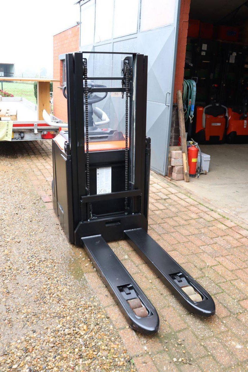 Toyota SPE200DN Electric Stacker 2000kg 2.1m 2020