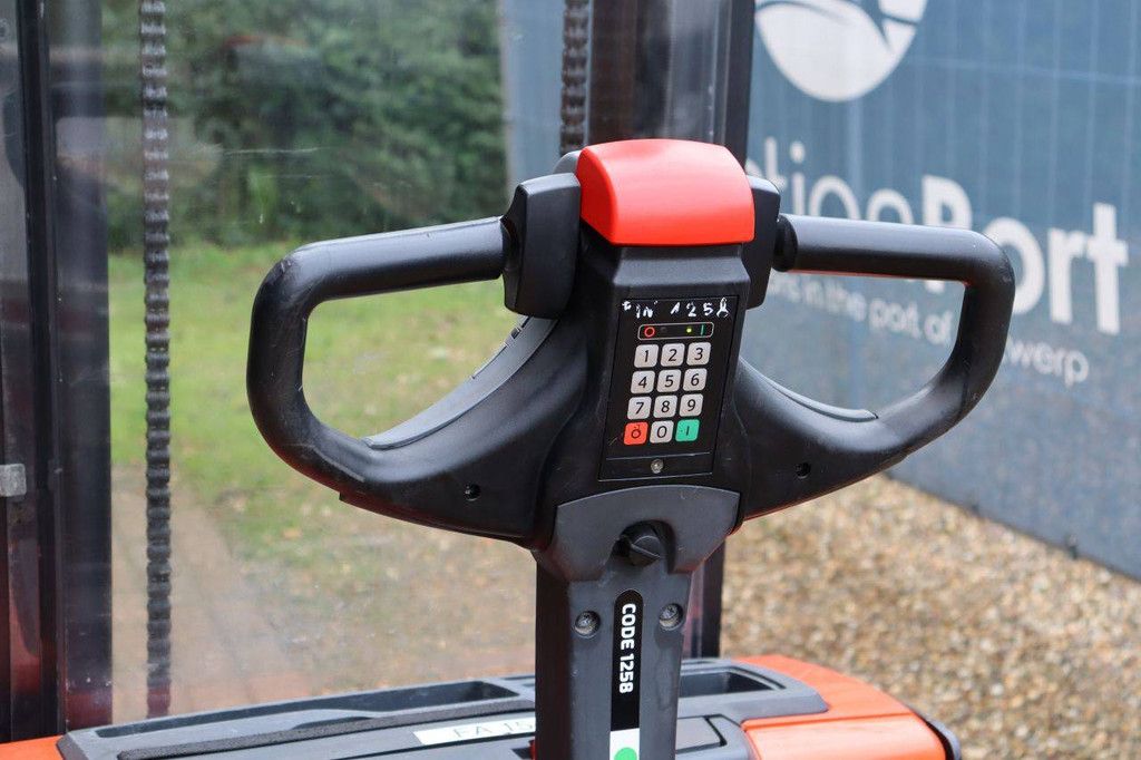 Toyota SWE140 Electric Stacker 1400kg 3.2m 2017