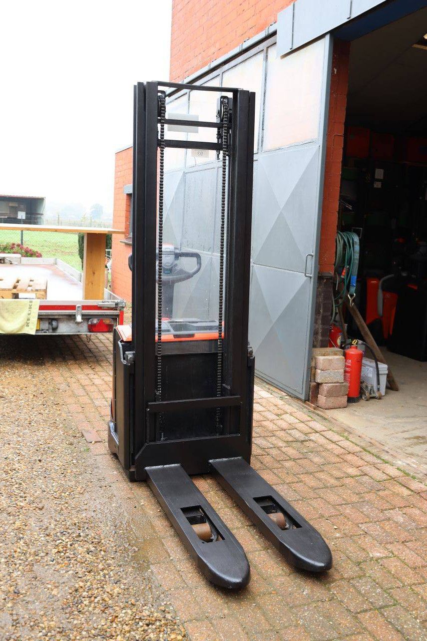 Toyota SWE140 Electric Stacker 1400kg 3.25m 2017