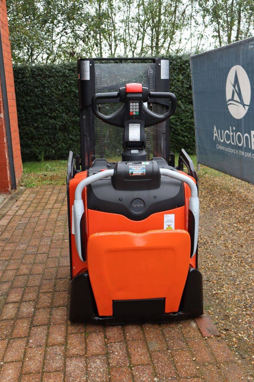 Toyota SPE200D Electric Stacker 2000kg 2.1m 2018
