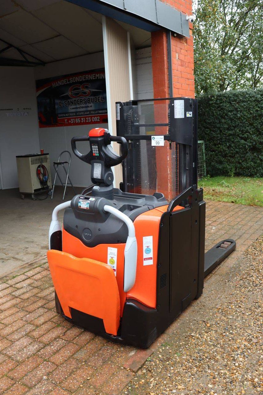 Toyota SPE200D Electric Stacker 2000kg 2.1m 2018