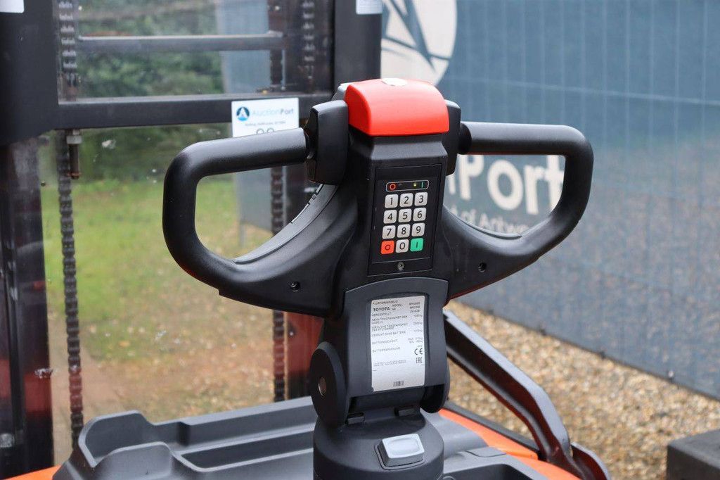 Toyota SPE200D Electric Stacker 2000kg 2.1m 2018