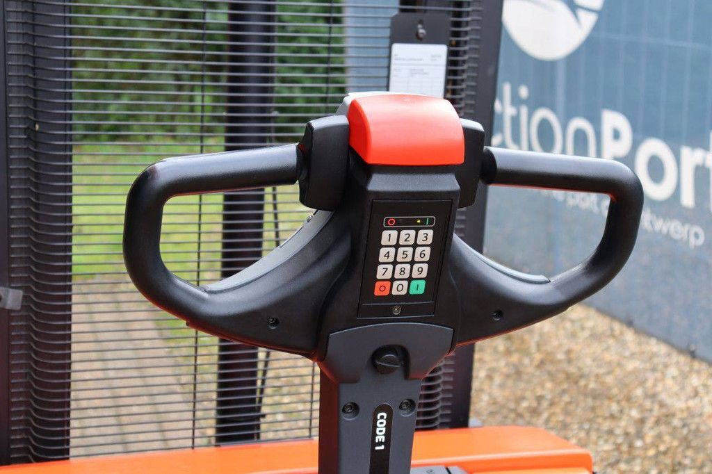 Stacker BT SWE120 Electric 1200kg 2.9m 2016