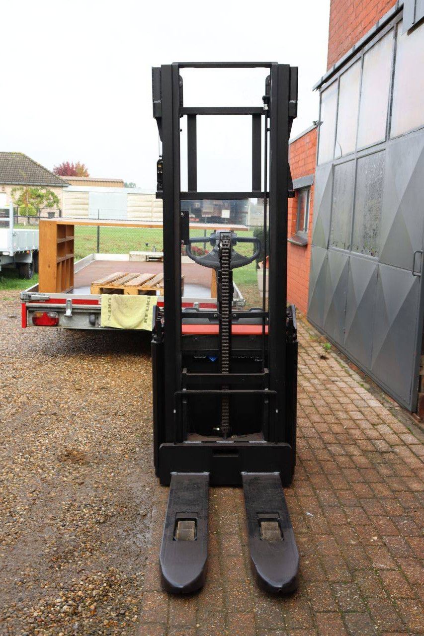 Toyota SWE200 Electric Stacker 2000kg 3.1m 2019