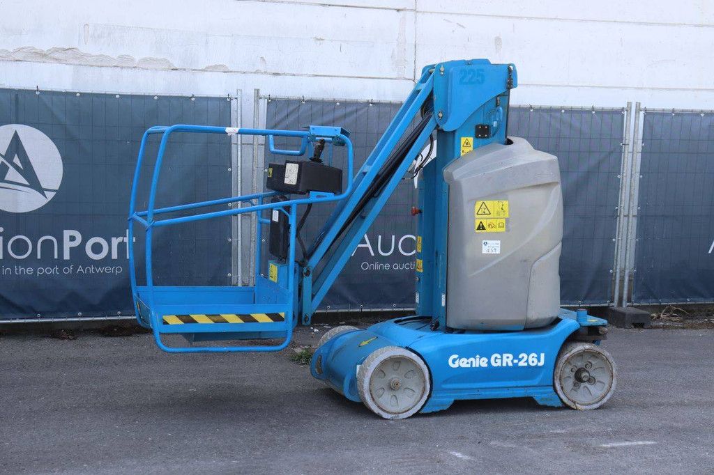 Genie GR26J Electric Mast Lift 9.9m 2014