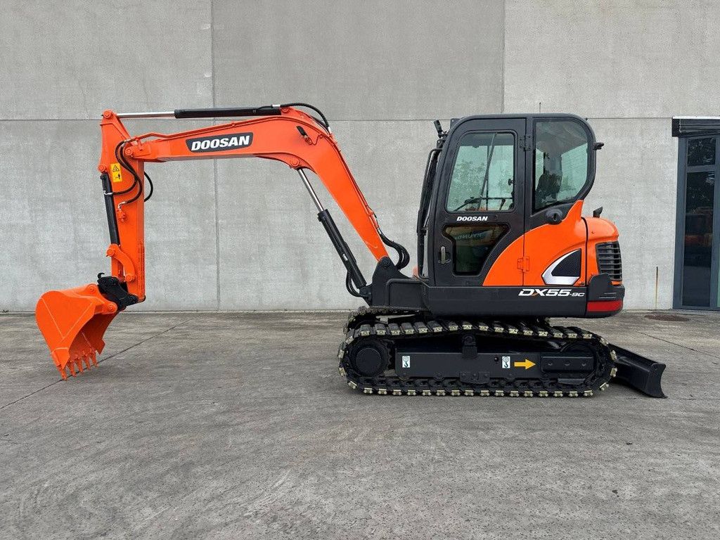 Doosan DX55-9C Diesel-Midi-Bagger 2019