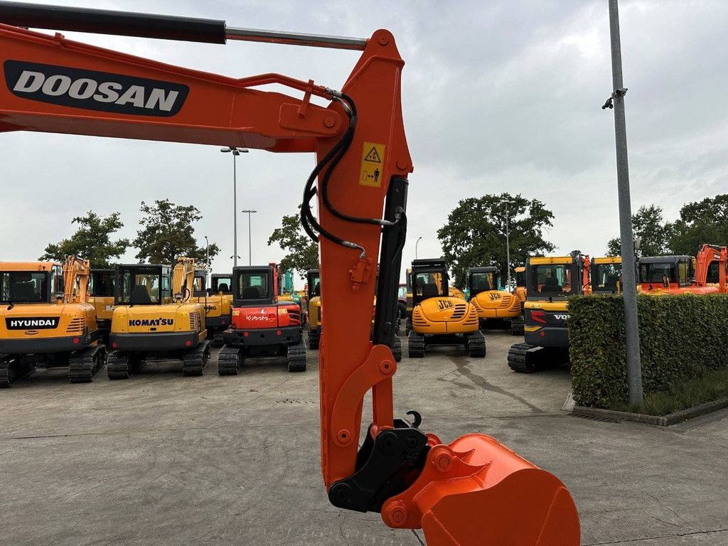 Doosan DX55-9C Diesel-Midi-Bagger 2019