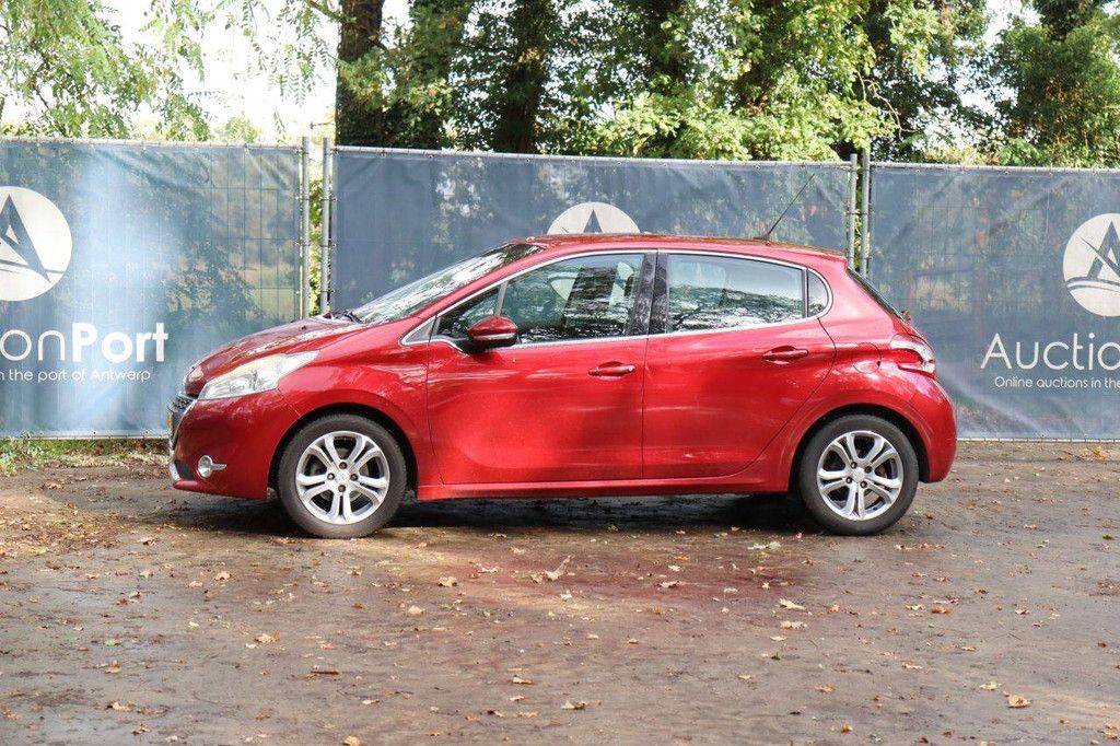Passenger car Peugeot 208 Petrol 95hp 2012