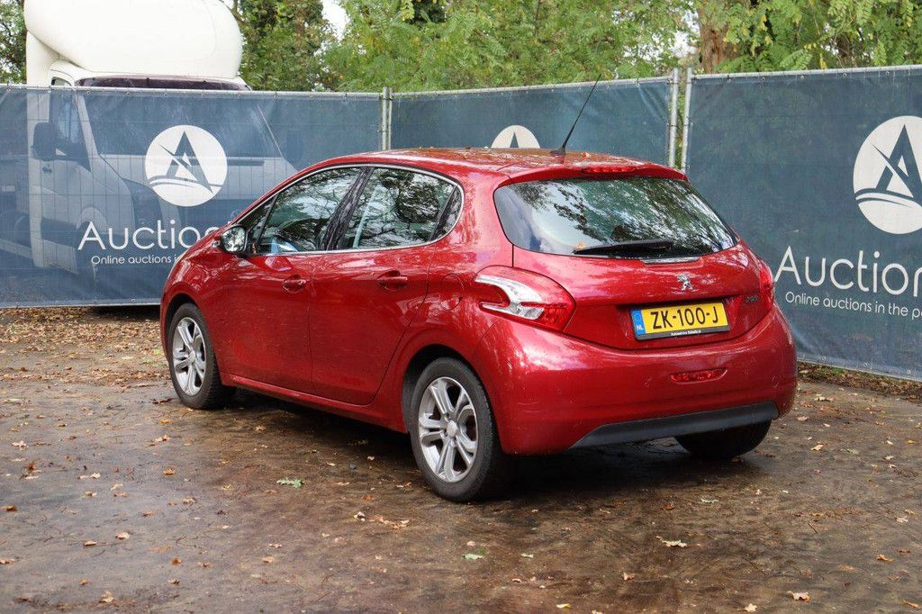 Passenger car Peugeot 208 Petrol 95hp 2012