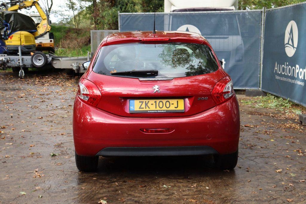 Passenger car Peugeot 208 Petrol 95hp 2012