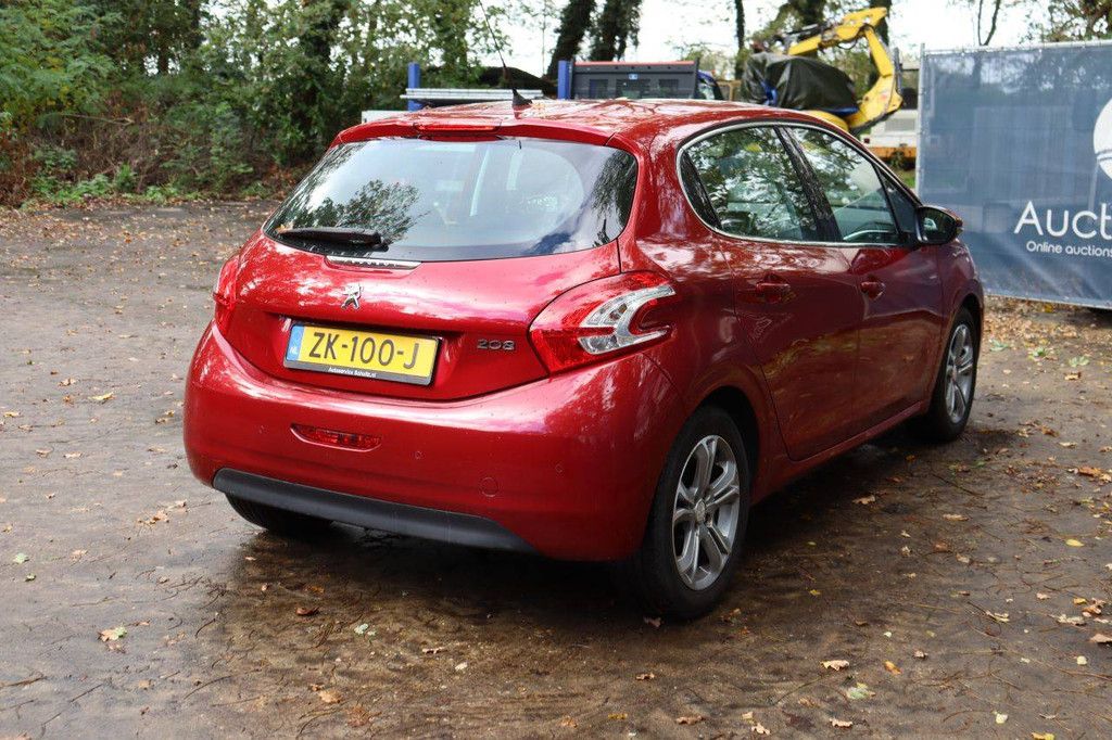 Passenger car Peugeot 208 Petrol 95hp 2012