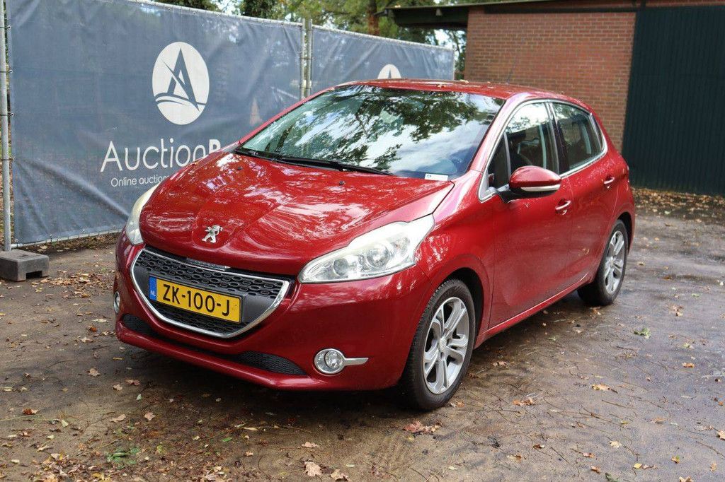 Passenger car Peugeot 208 Petrol 95hp 2012