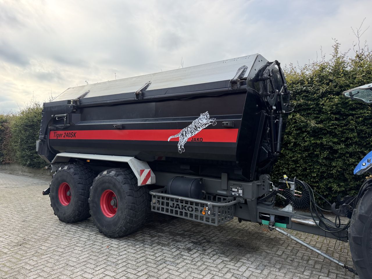 Jako Tiger 240SK , gestuurd en met afdek !!