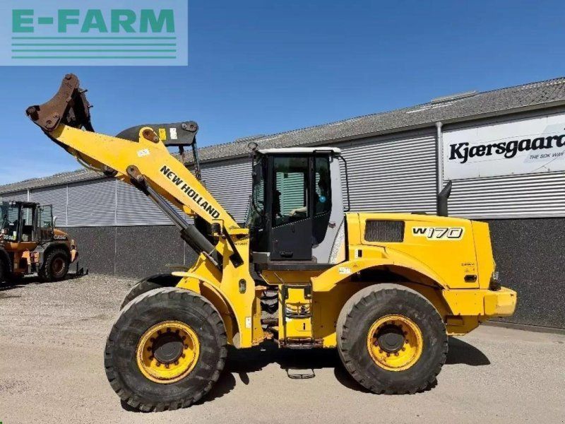 New Holland w 170