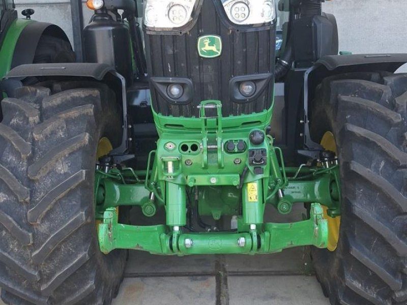 John Deere 6R230