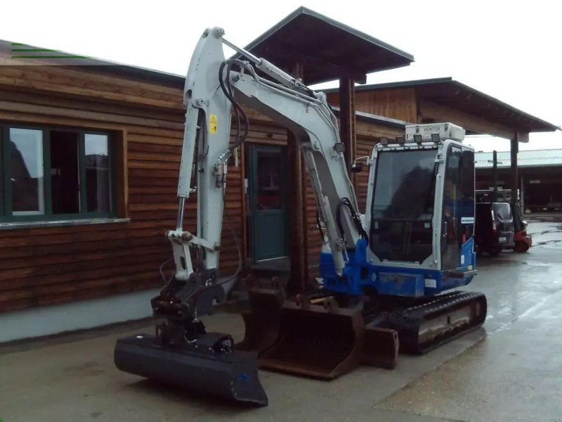 Takeuchi tb 260 ( 5.735kg ) hydr. sw + 3 löffel