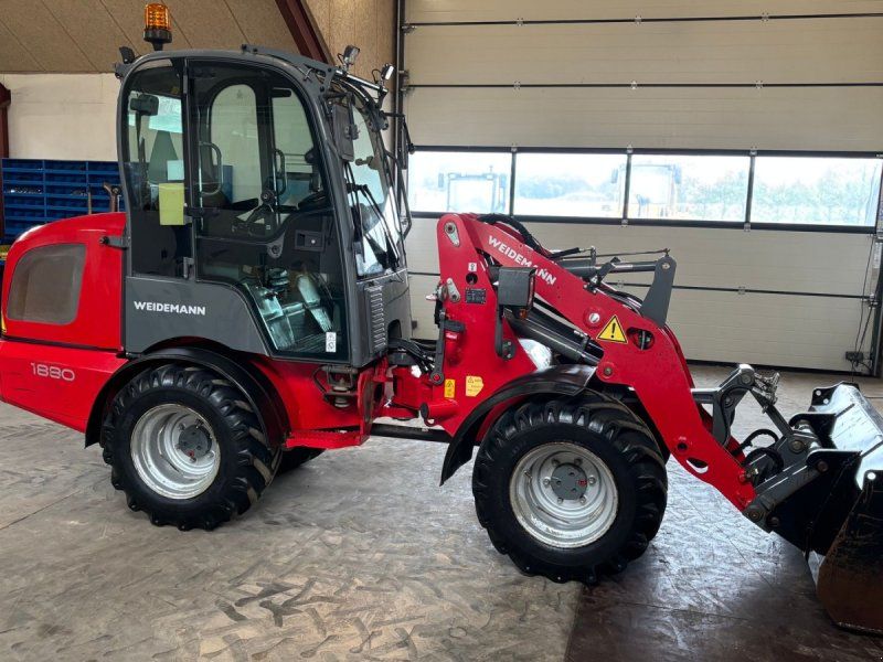 Weidemann 1880 med kabine