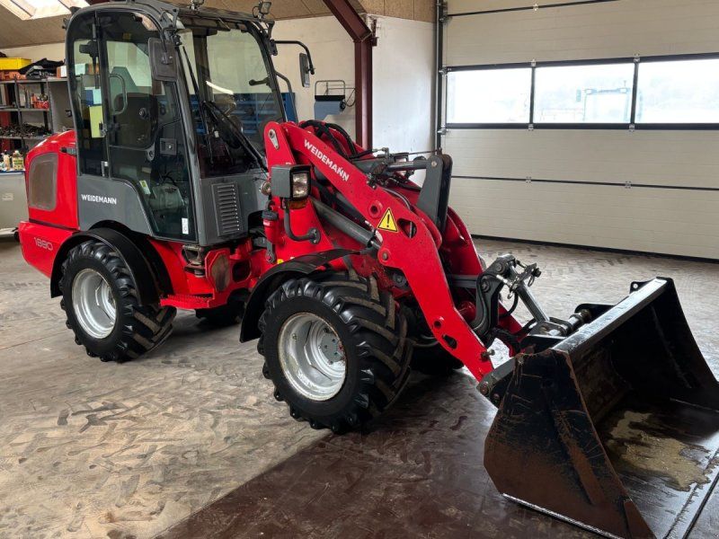 Weidemann 1880 med kabine