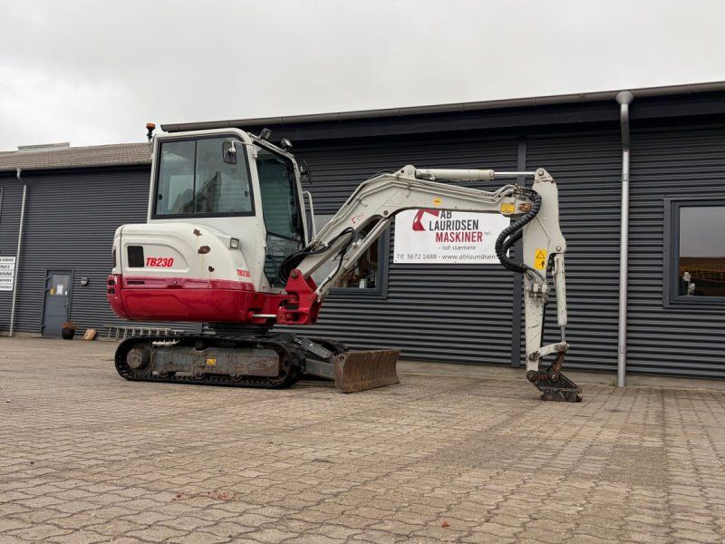 Takeuchi TB230 S40 skifte