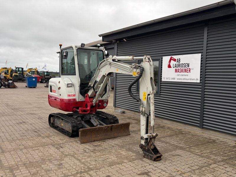 Takeuchi TB230 S40 skifte