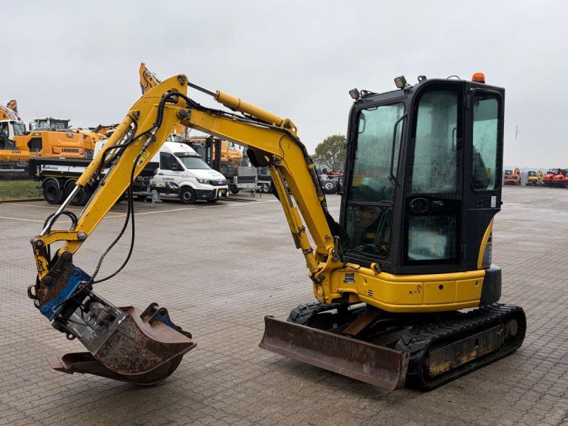 Komatsu PC22MR  PC22MR m/ højde- og krøjebegrænsning m/S40