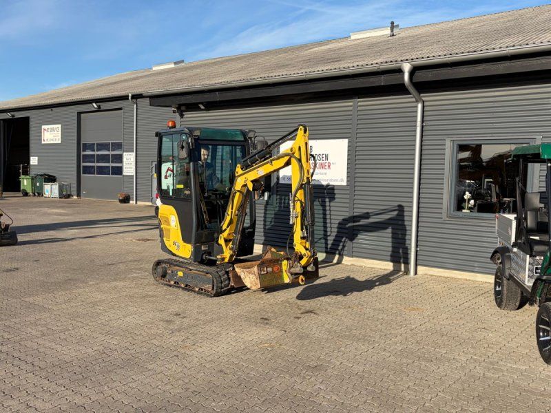 Yanmar SV18 2-tons minigraver med Tiltman og 2 skovle