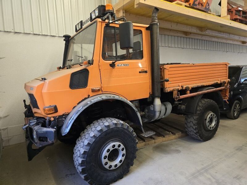 Mercedes-Benz U2400