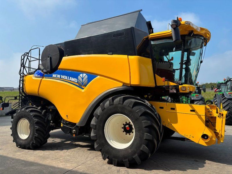 New Holland CR9080 4x4