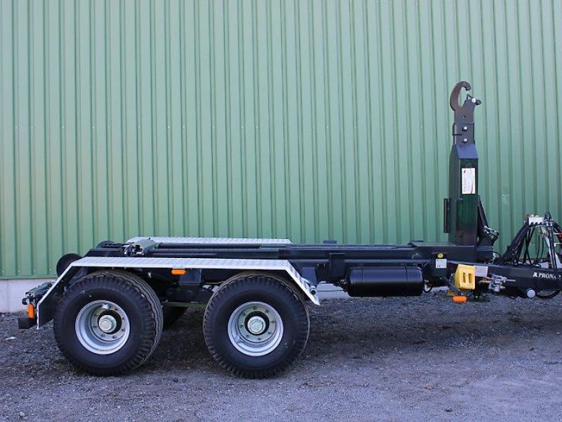 Pronar T 185/1 Hakenanhänger 15 to Parabel-Fahrwerk