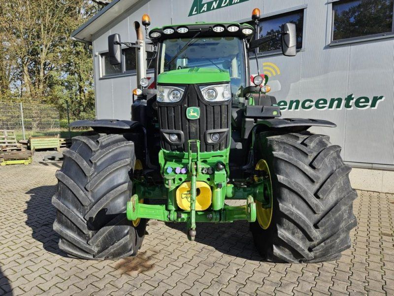 John Deere 6215R