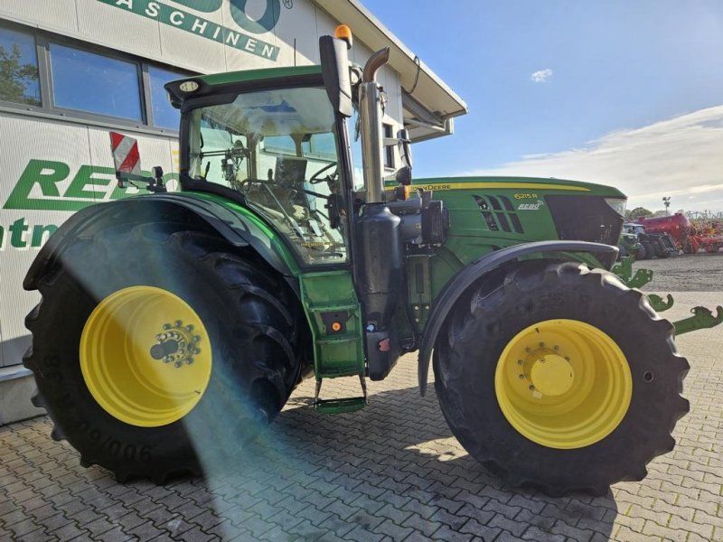 John Deere 6215R